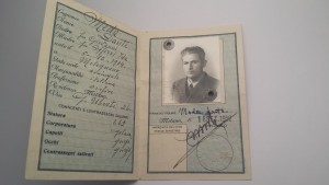 Dante Meda, orafo e artista rappresentato nella foto sulla carta di identità (Milano, 1952)