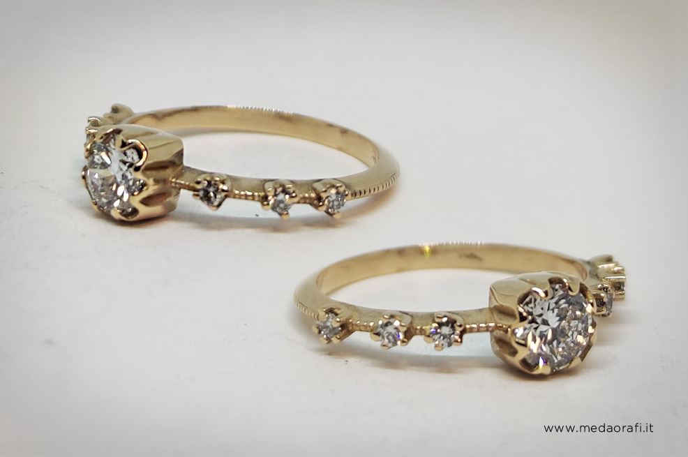 Anello in oro e diamanti, particolare dei sei diamanti asimmetrici sul gambo