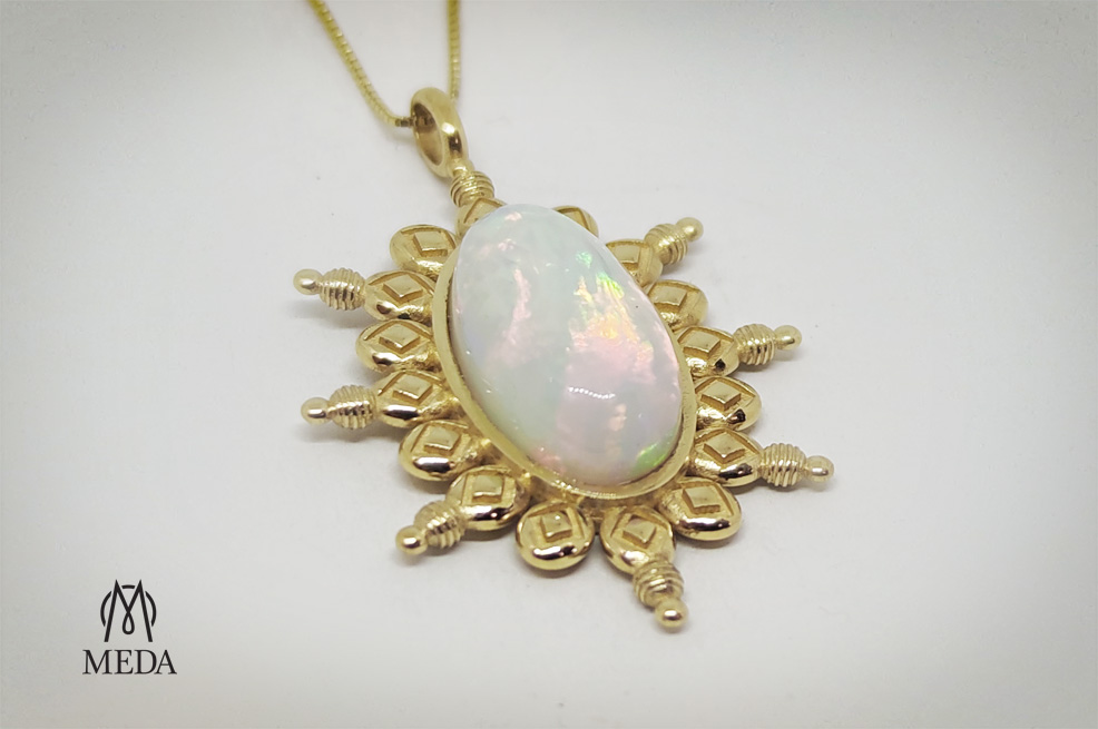 pendente artigianale in oro con opale