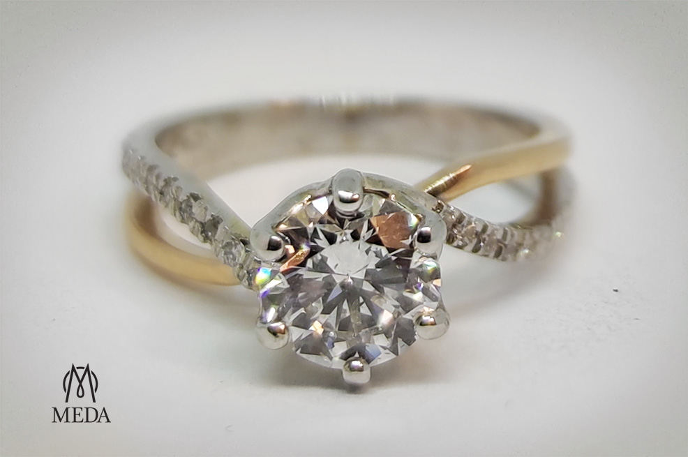 Anello di fidanzamento artigianale, in oro bianco, rosa e diamanti