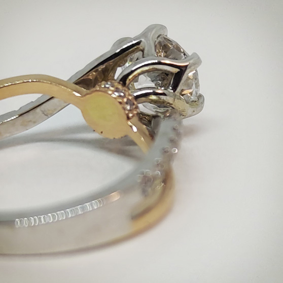 Castone di anello di fidanzamento artigianale
